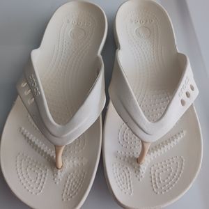 CROCS woman's ivory color slip on thong sandals Size 8